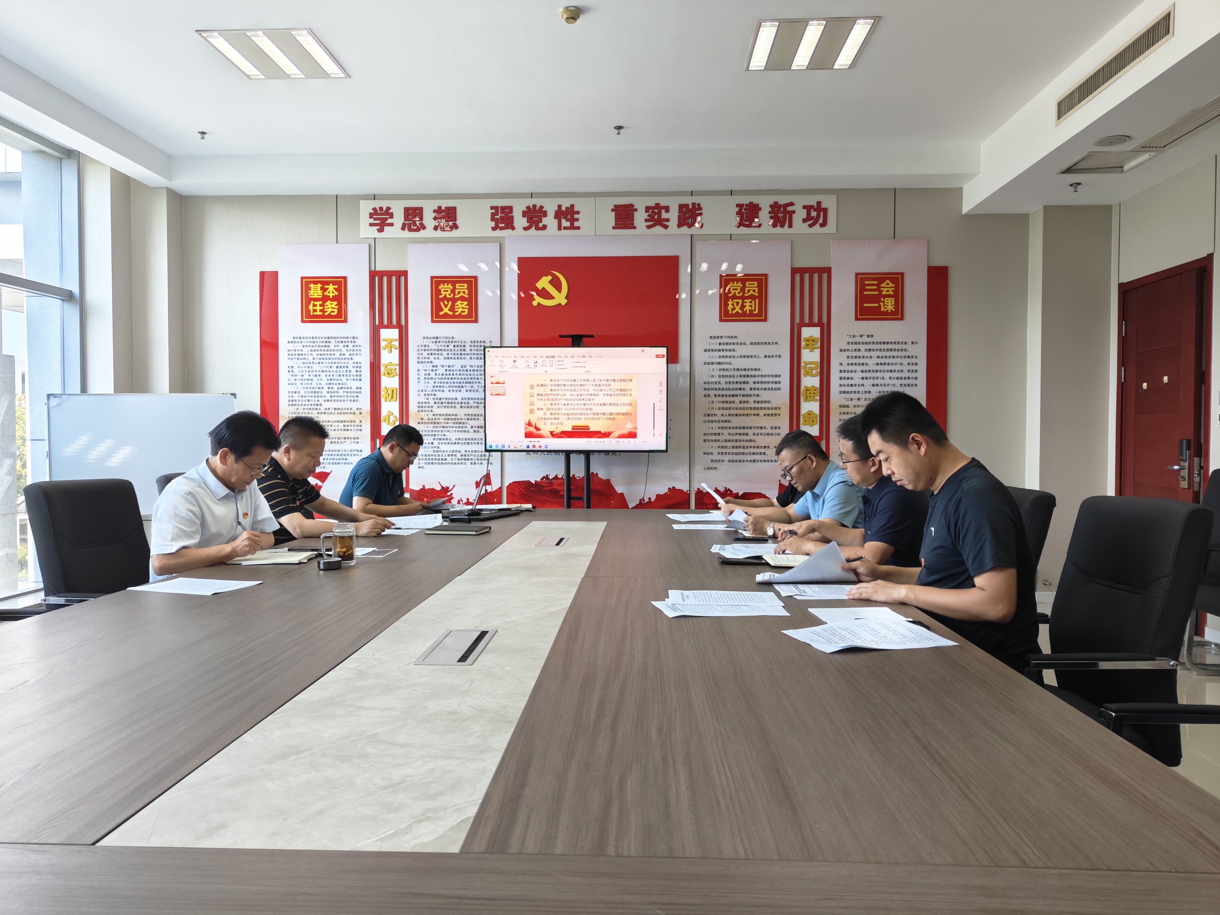 党建引领.jpg